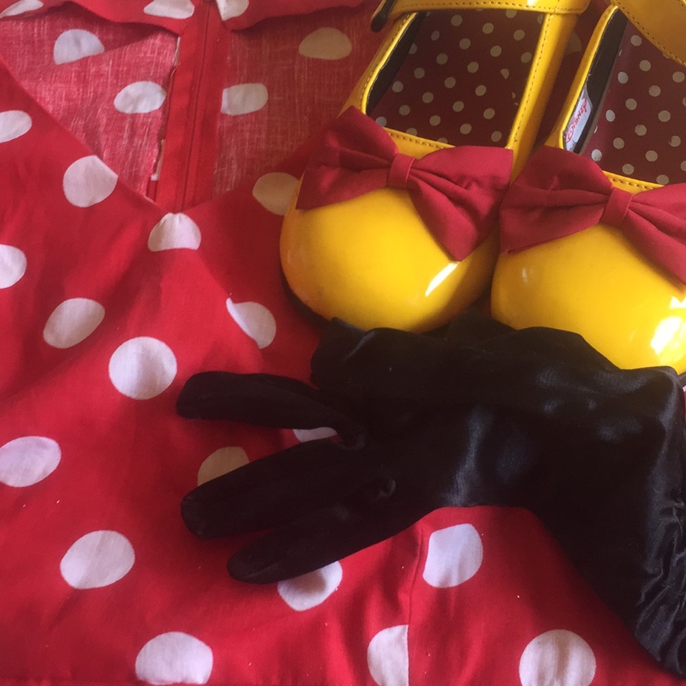 Red Polka Dot Women’s Dress - Classic Feminine Style - Picture 4 of 4